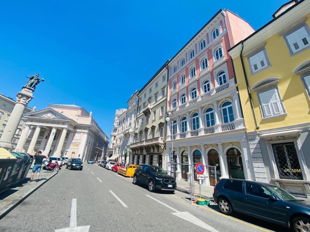 Piazzaborsa Charme Apartment Trieste Eksteriør bilde